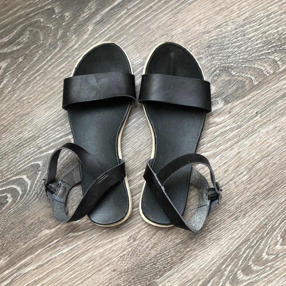 Black/White Sandals